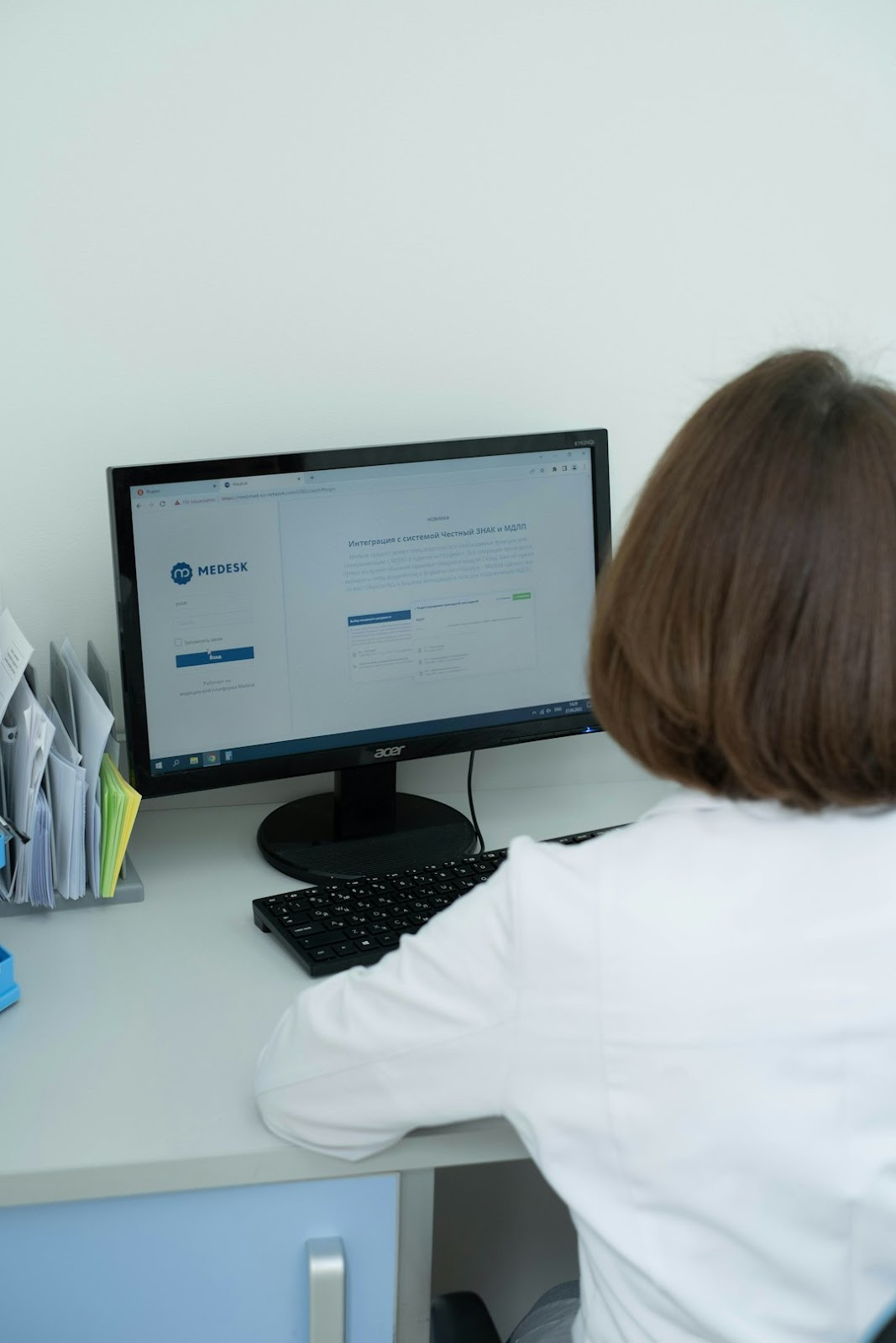 Patient reading reviews online